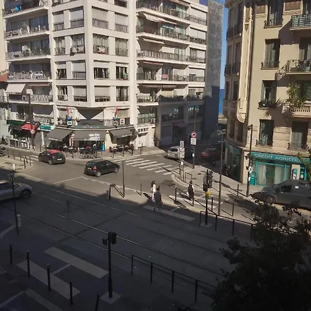 F1 Proche Du Tramway Et Plages *