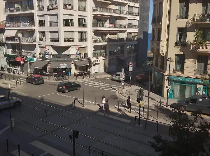 F1 Proche Du Tramway Et Plages *