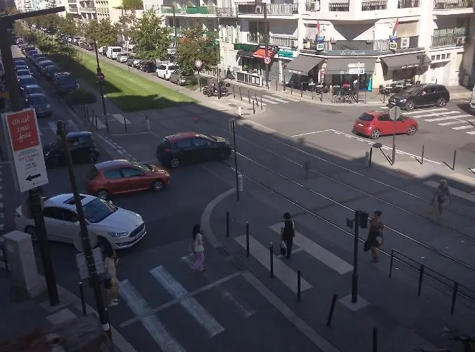 F1 Proche Du Tramway Et Plages Nizza