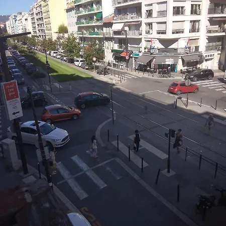 F1 Pres Tramway Et Νίκαια