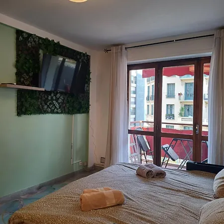 F1 Proche Du Tramway Et Plages 니스