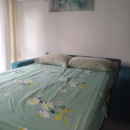 Apartment F1 Pres Tramway Et